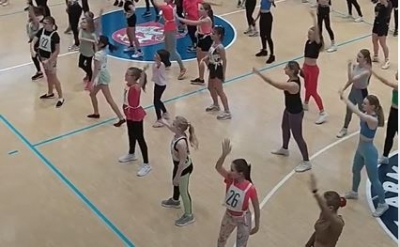 Děvčata z celého Děčína zaplnila sportovní halu v Děčíně 1