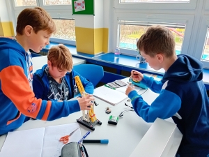 Šesťáci a jejich akční fyzikální experimenty